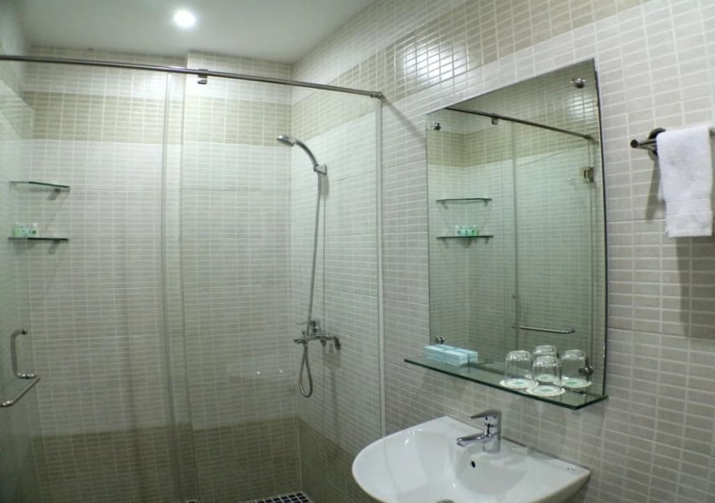City Hotel 18 Luu Van Lang - photo 8