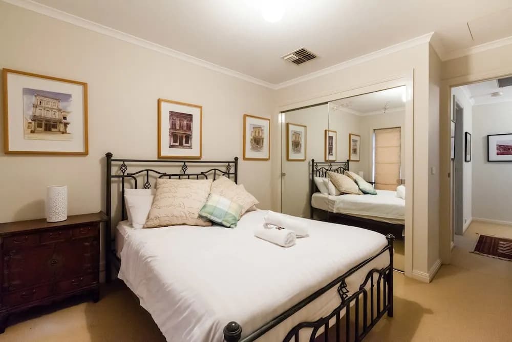 JASMINE, 2BDR Port Melbourne House - photo 4