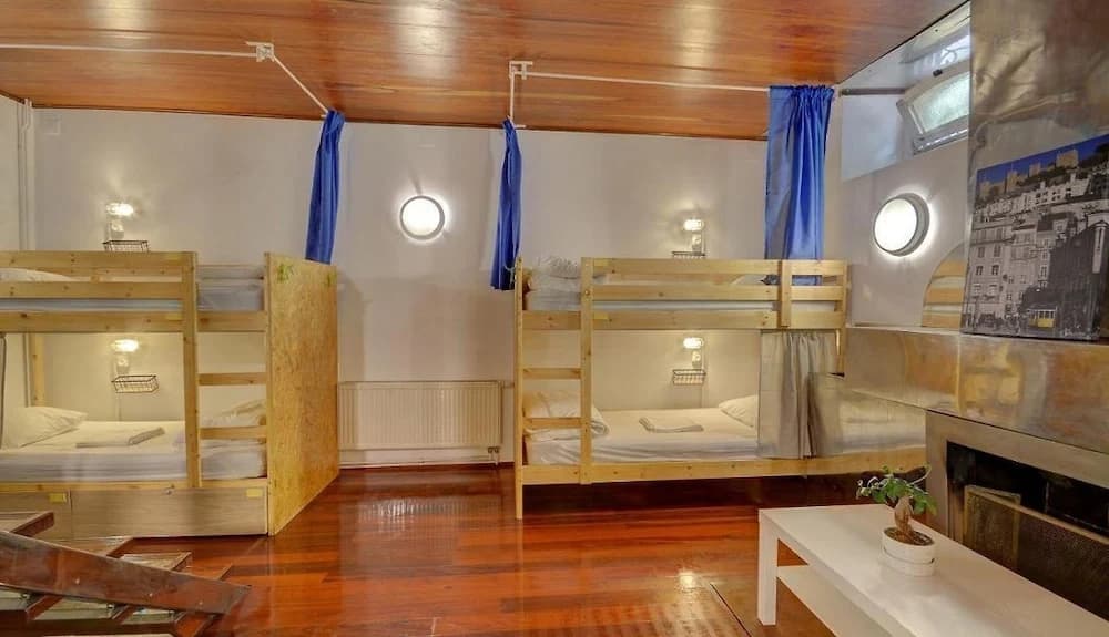 White House Lisbon Hostel - photo 18