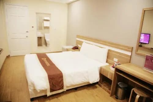 City Hotel - photo 2