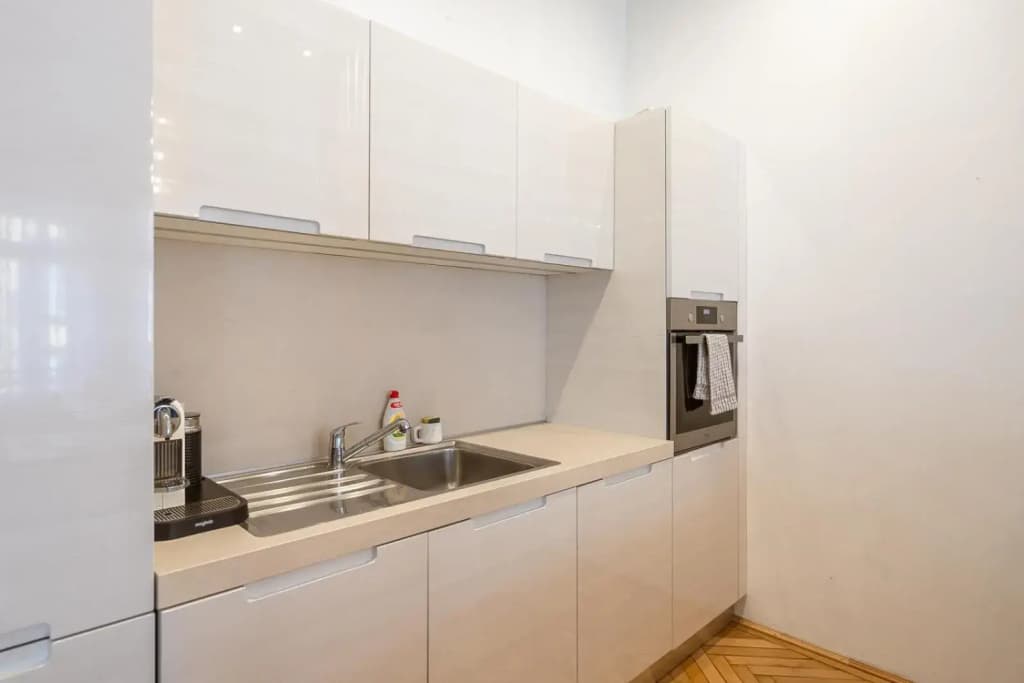 DON'T LOOK any further - Gary's superb apartment - photo 17