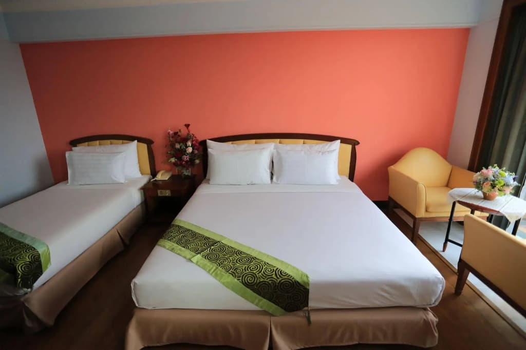 Karnmanee Palace Hotel - photo 4