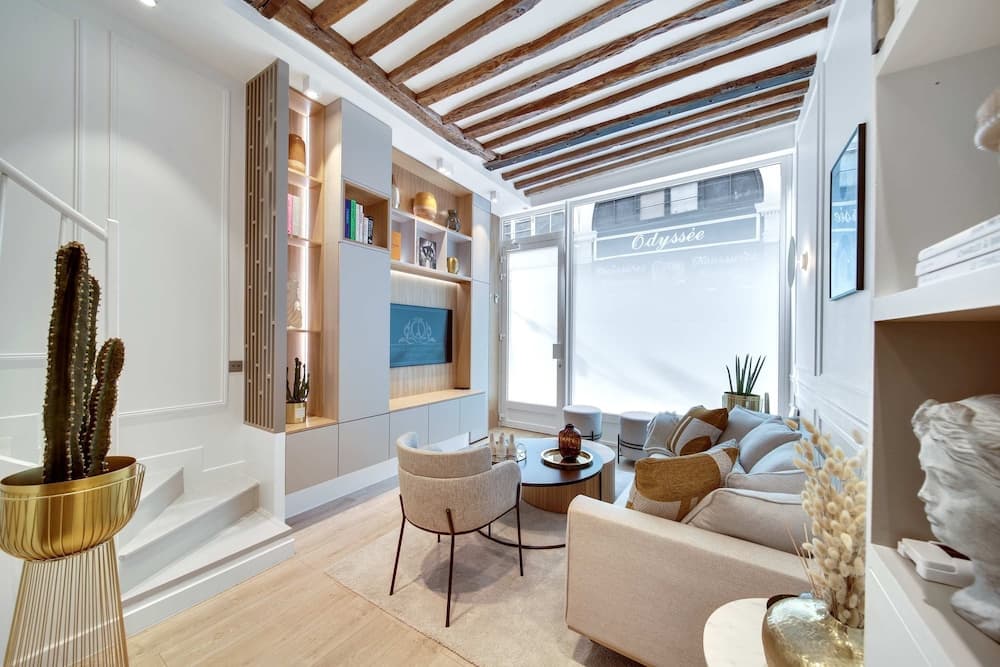 Historical House in the Heart of Paris - 5 - photo 3