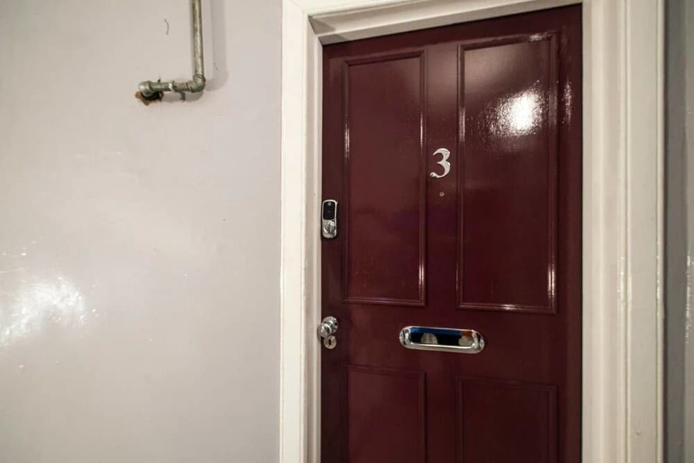 Beautifully Presented, Well Located, 2 bed apt - photo 7