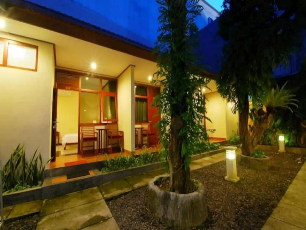 Yulia Beach Inn Kuta - photo 16