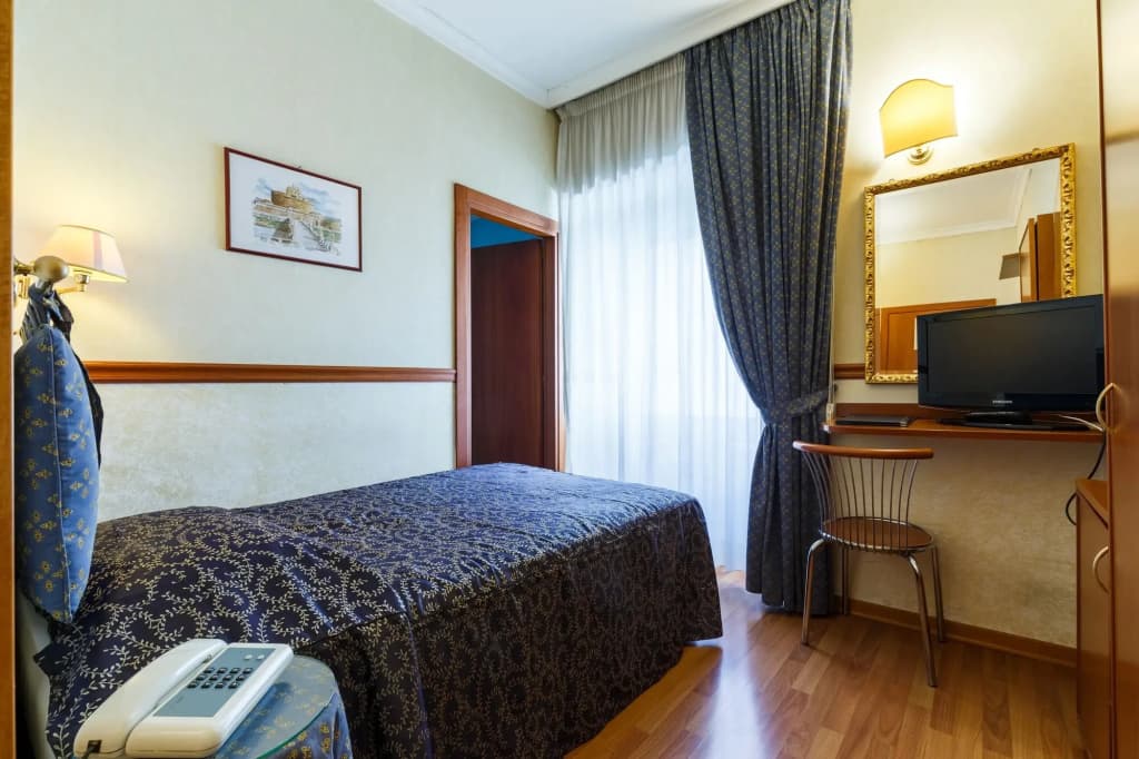 Hotel Paris - photo 10