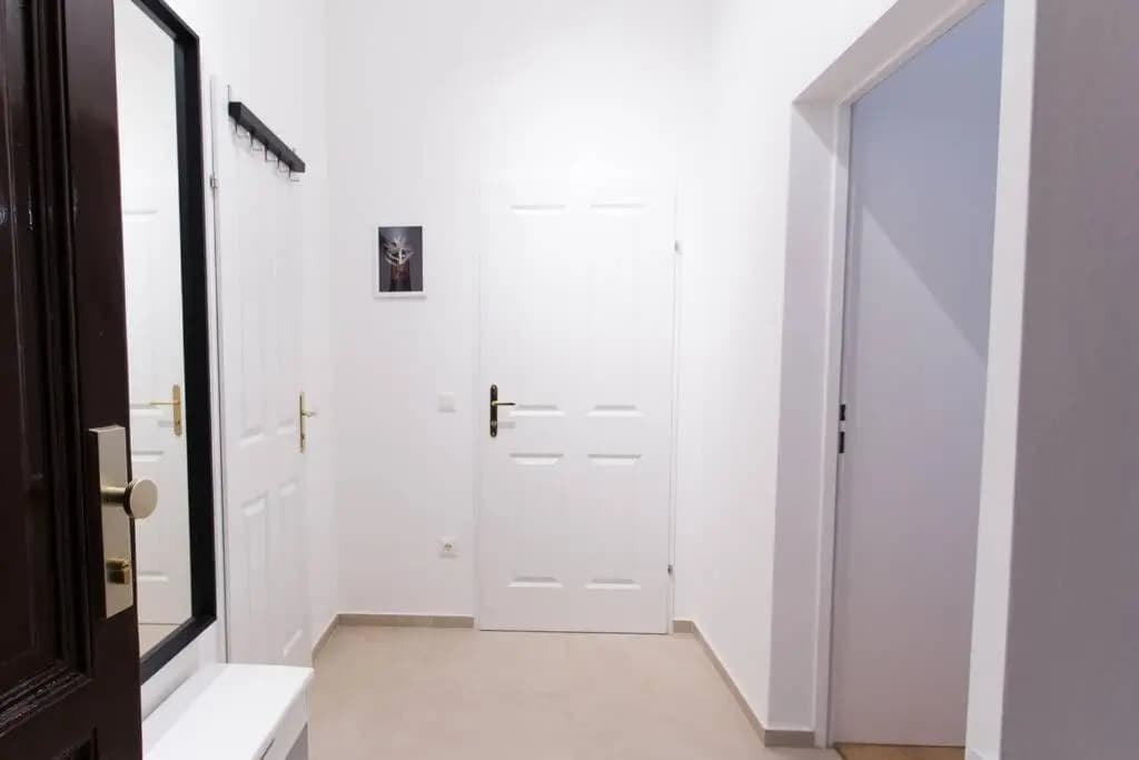 Gorgeous Studio next to the Parliament - photo 2