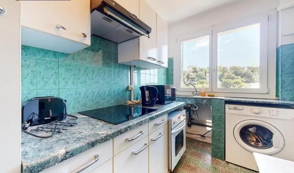 NEW CHEAP PRIVATE ROOM, KITCHEN , OVERWIEUW sea,TRAM on spot, 12 minutes from nice train station with tram , beach in 17 min tram , CHAMBRE PRIVÉE pas cher, cuisine équipée , tram sur place, APERÇU mer, 12 min de la gare de Nice avec le tram, 17 min plage - photo 11