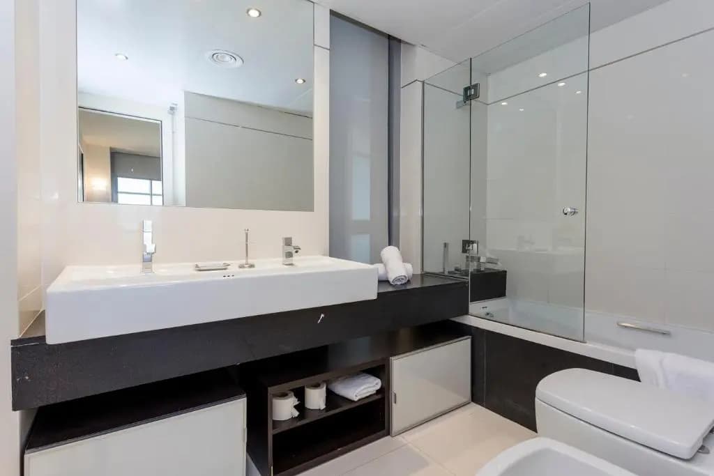 Unique Rentals - Seafront Lux Suite - photo 8