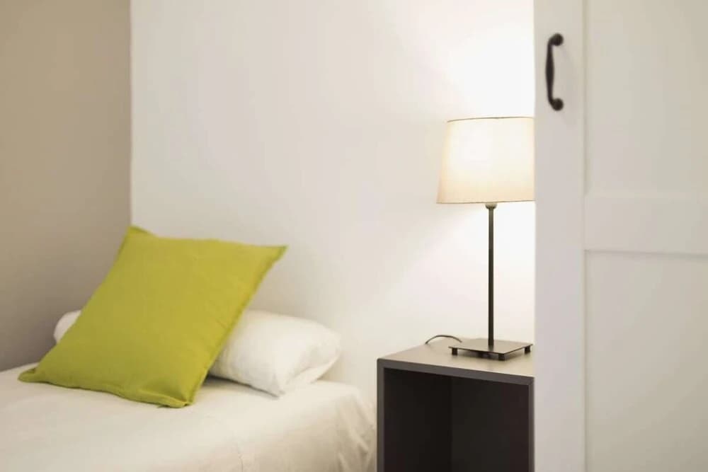 Cosy & Modern 4bdr in Central Eixample - photo 4