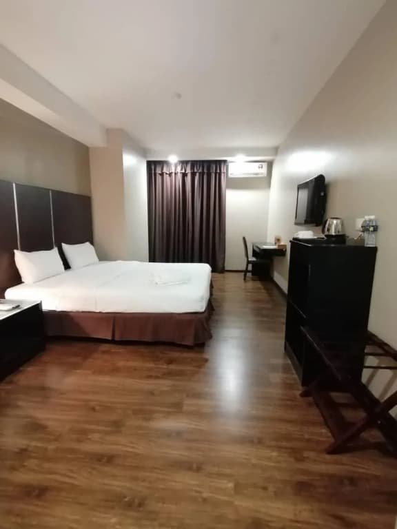 Hotel 17 - photo 2