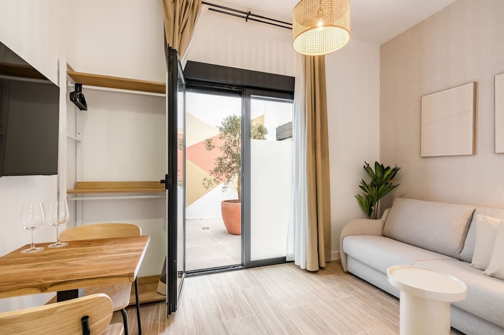 The Madrid Studios by Charming - photo 30
