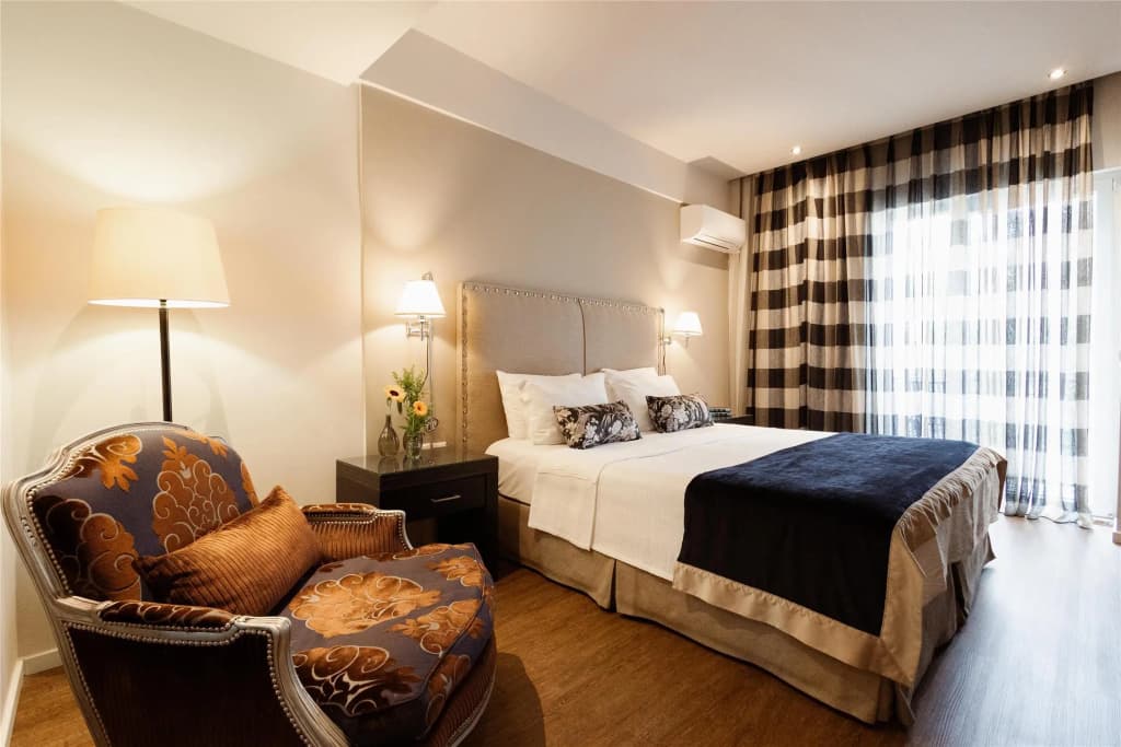 Best Western Plus Embassy Hotel - photo 35