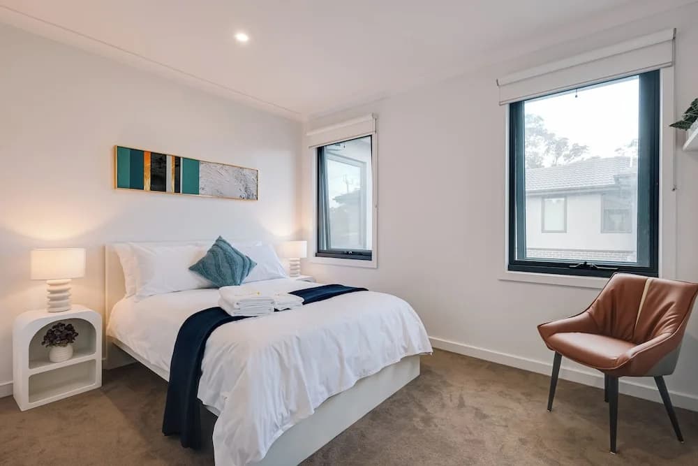 StayAU Stylish 4BR Home Ringwood - photo 1