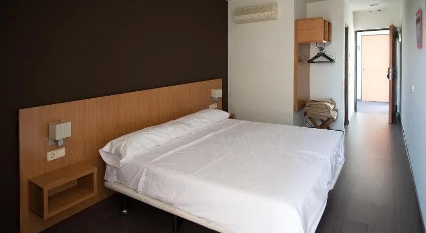 Hostal Mediterranea - photo 2
