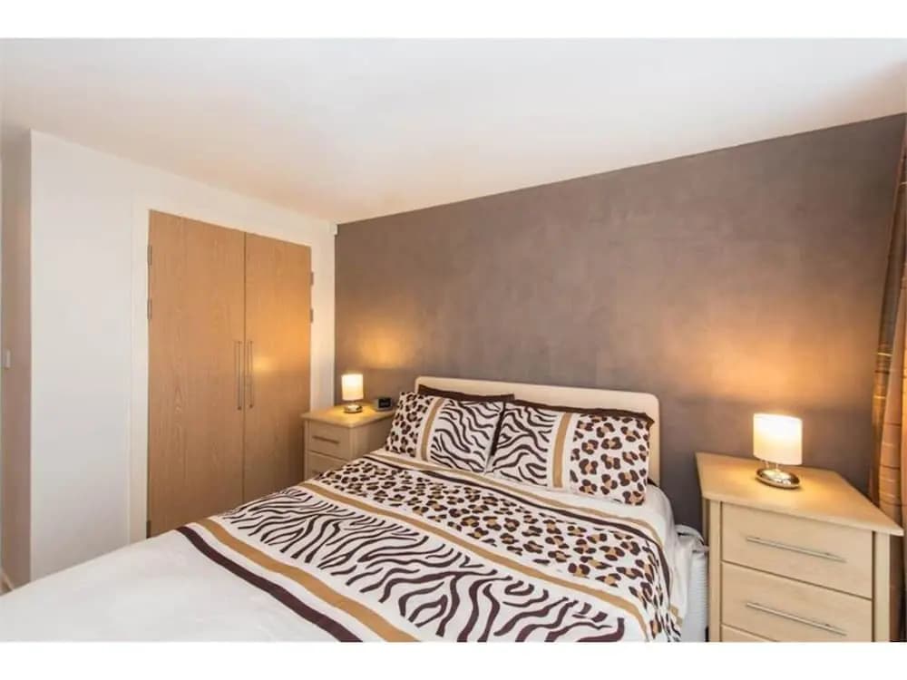 2 Bedroom Apartment In Edinburgh - photo 2