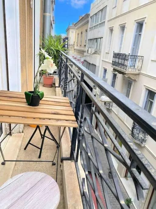 3Bdr Ideal Central Athenian Apt - photo 3