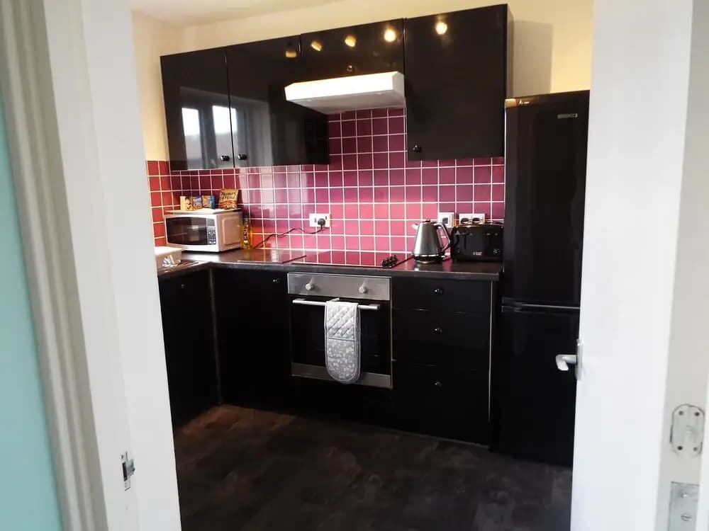 Ideal Central Edinburgh location with free on-site private parking - photo 17