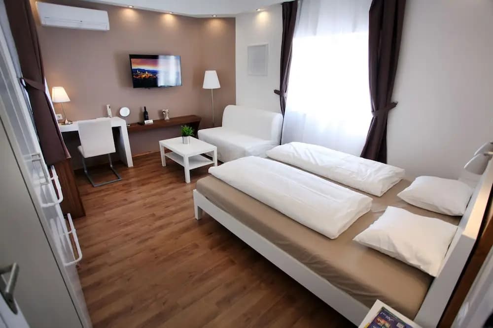 d.Five Premium Studio Szervita Square - photo 5