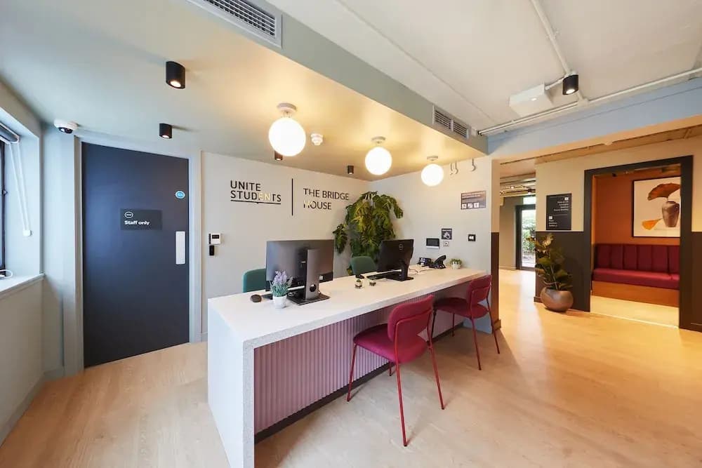 The Bridge House - photo 2