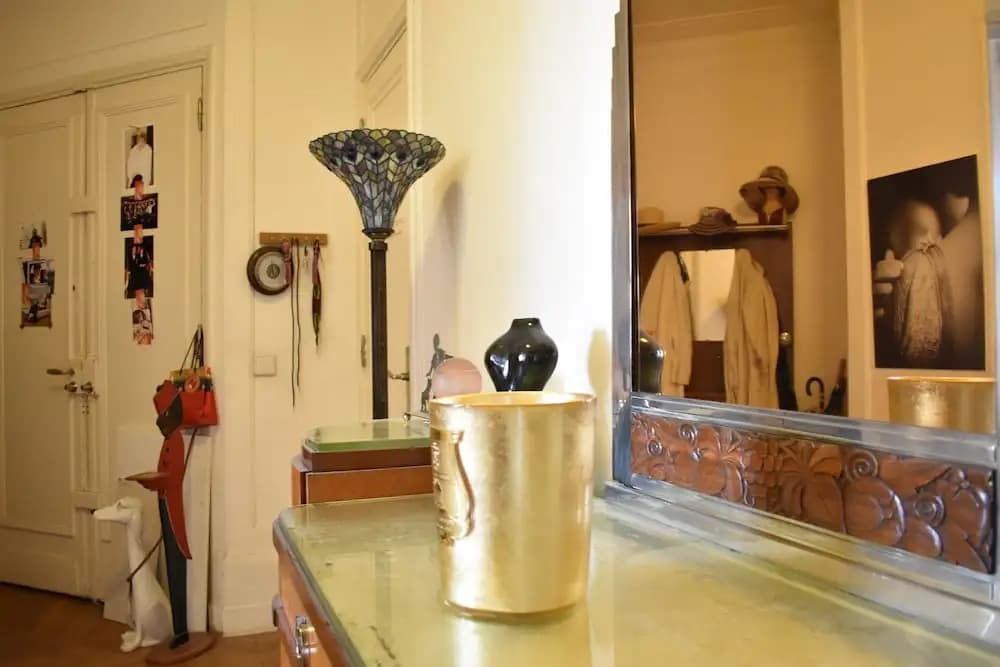 3 Bedroom Flat At The Foot of Bon Marché - photo 1