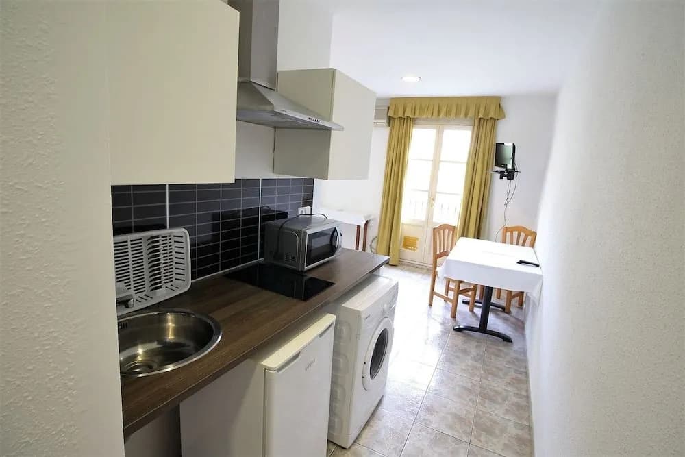 Hostal Bedmates - photo 21