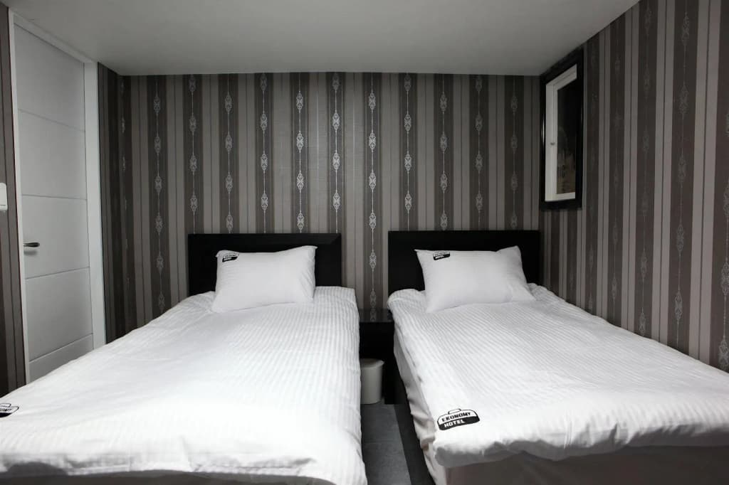 Ekonomy Hotel - photo 7