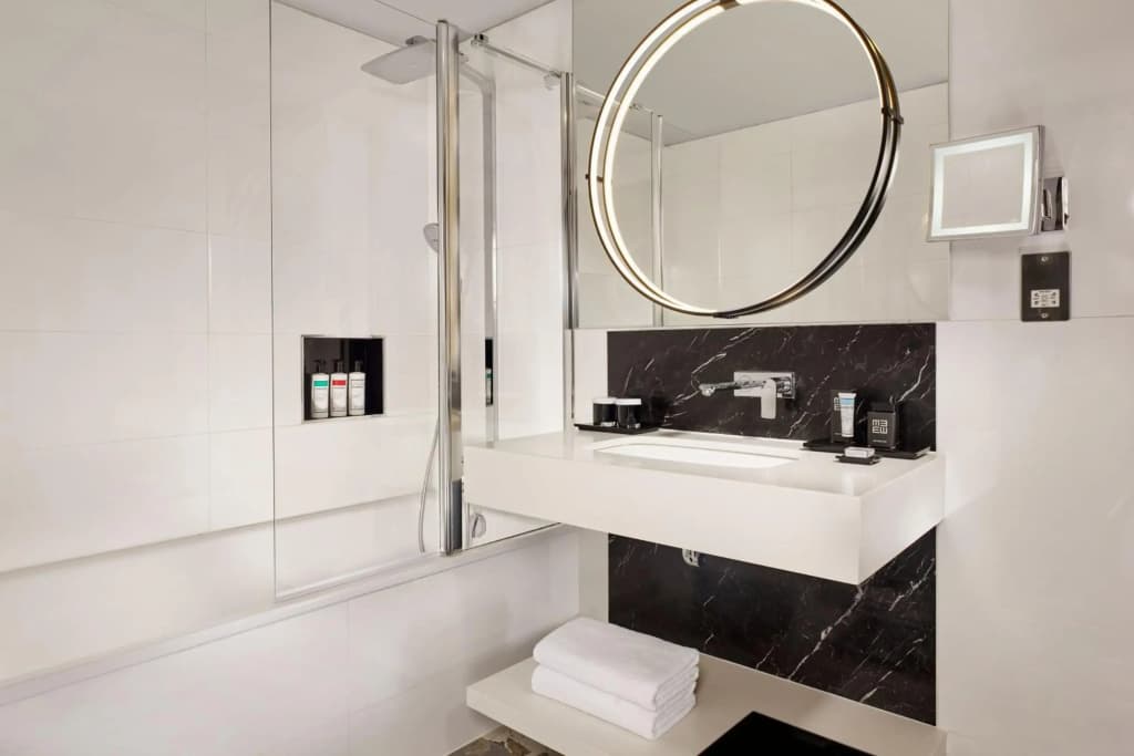 Montcalm East, Autograph Collection - photo 8