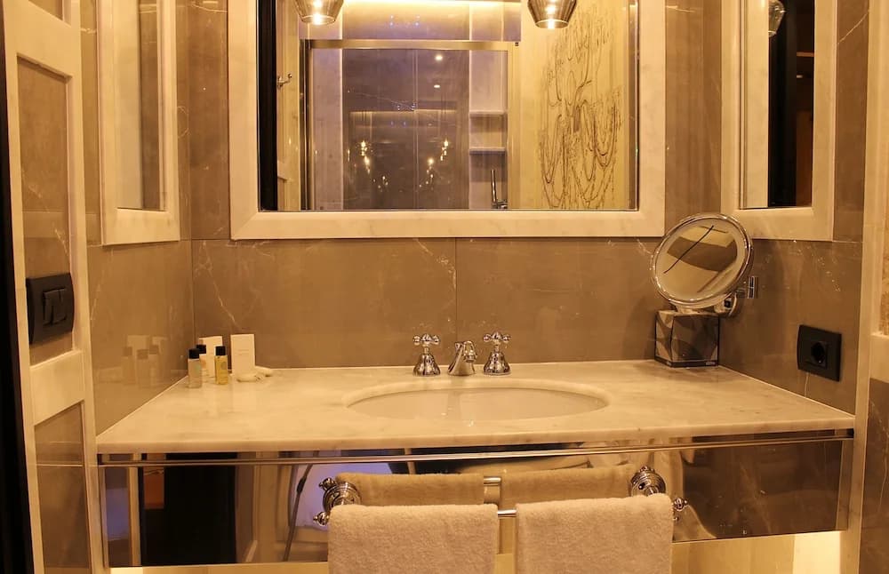 RSH Spanish Steps Luxury Apartment - photo 9