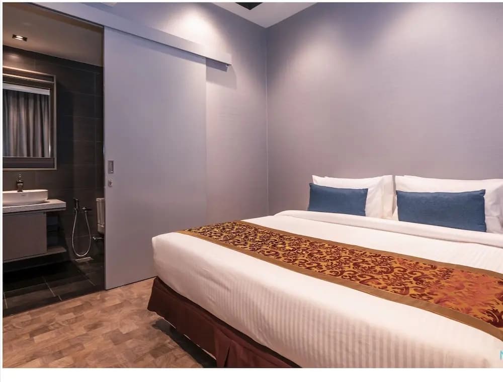 Expressionz Professional Suites by KL101 - photo 5
