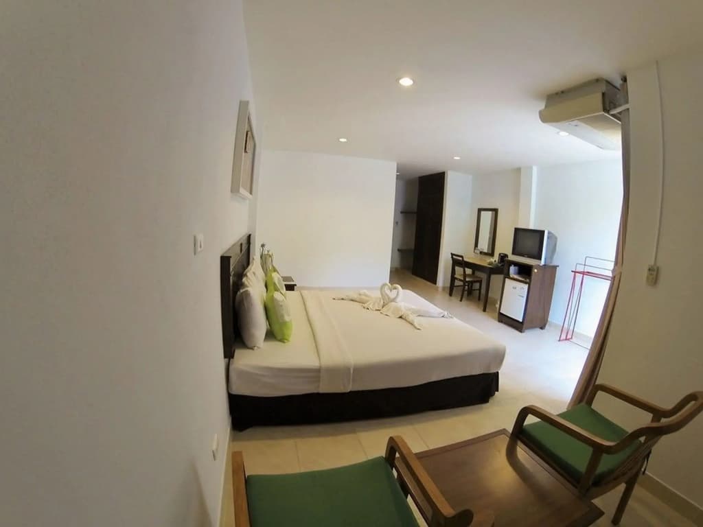 Karon Living Room - photo 4