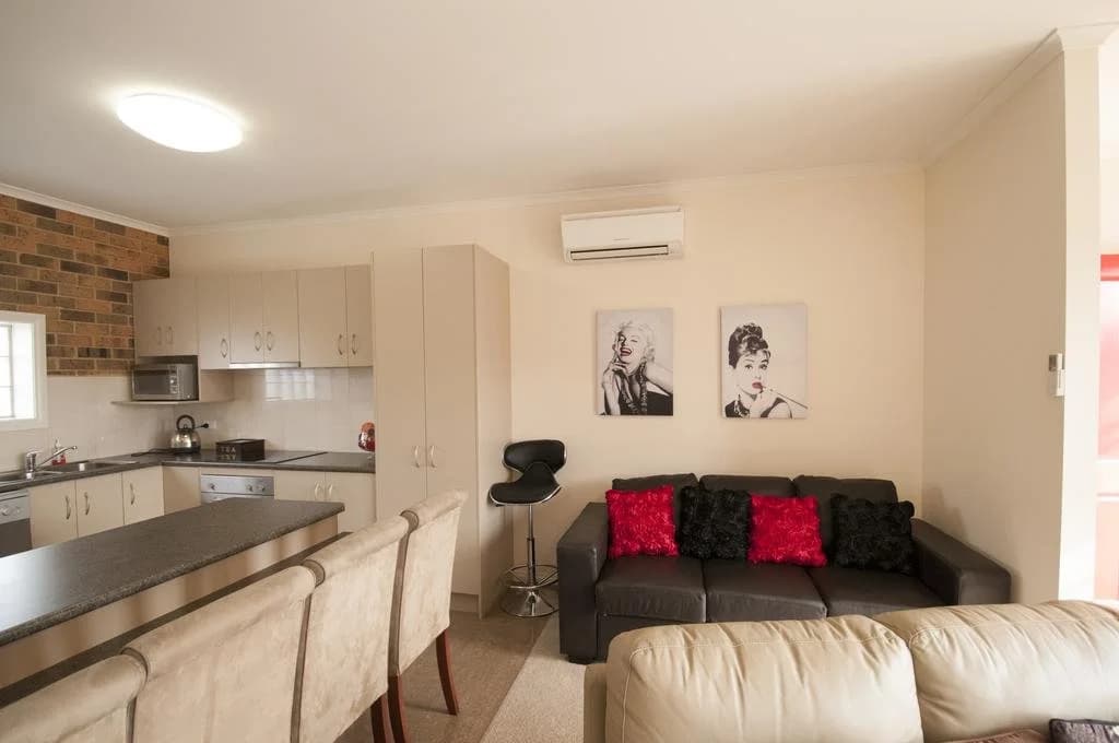 Yarra Glen Racecourse Apartments - photo 4