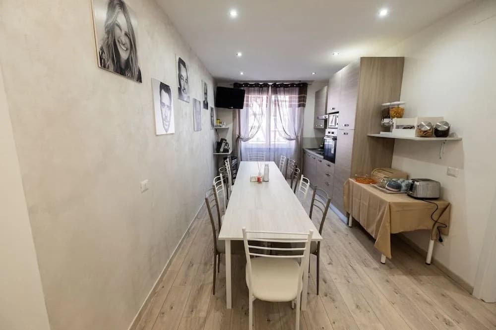 Cineroma Guesthouse - photo 14