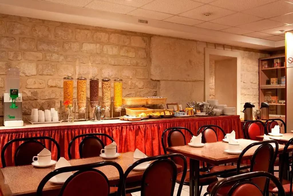 Est Hotel - photo 13
