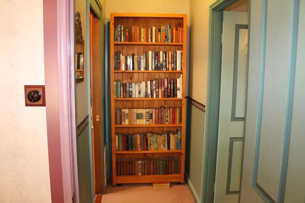 Ambrose Cottage Front Apt - photo 8