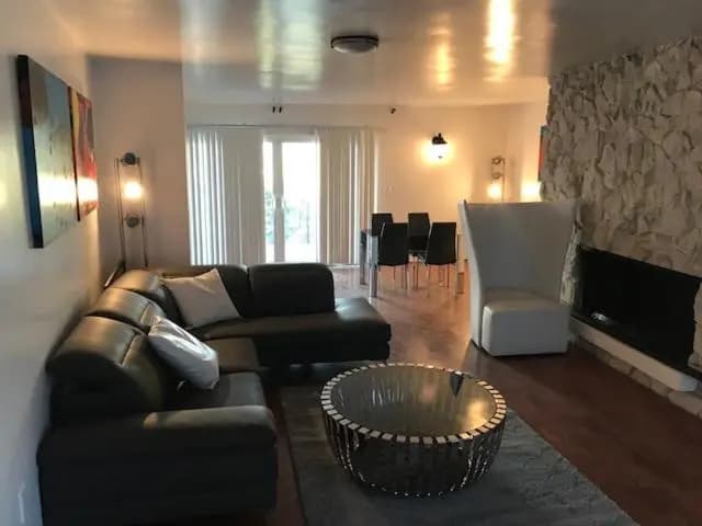 4 bedroom and 3 bath home close to universal studio and Hollywood - photo 2