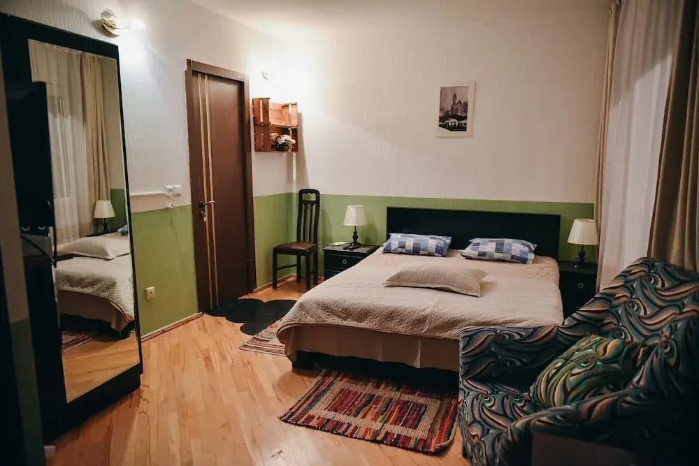 Georgian Yard - photo 2
