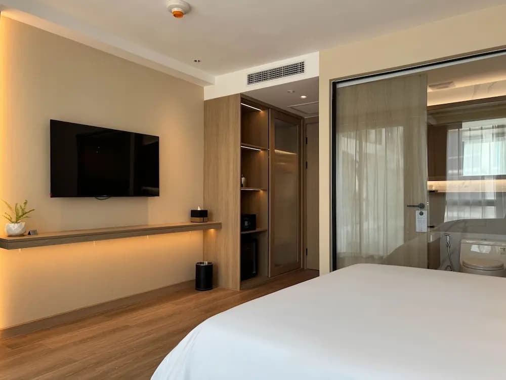 Laya Suites & Residences - photo 4