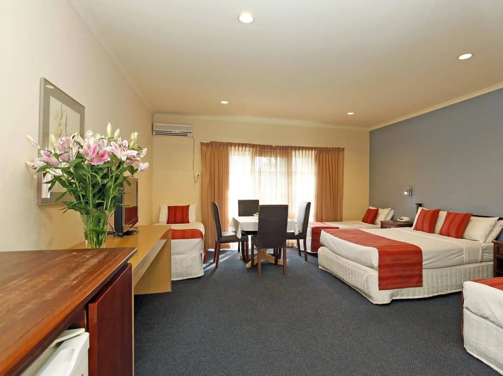 Greensborough Motel - photo 2
