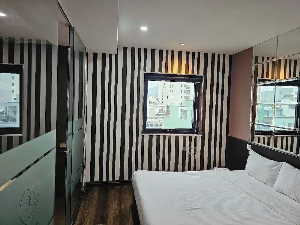 Pink Hotel - photo 3