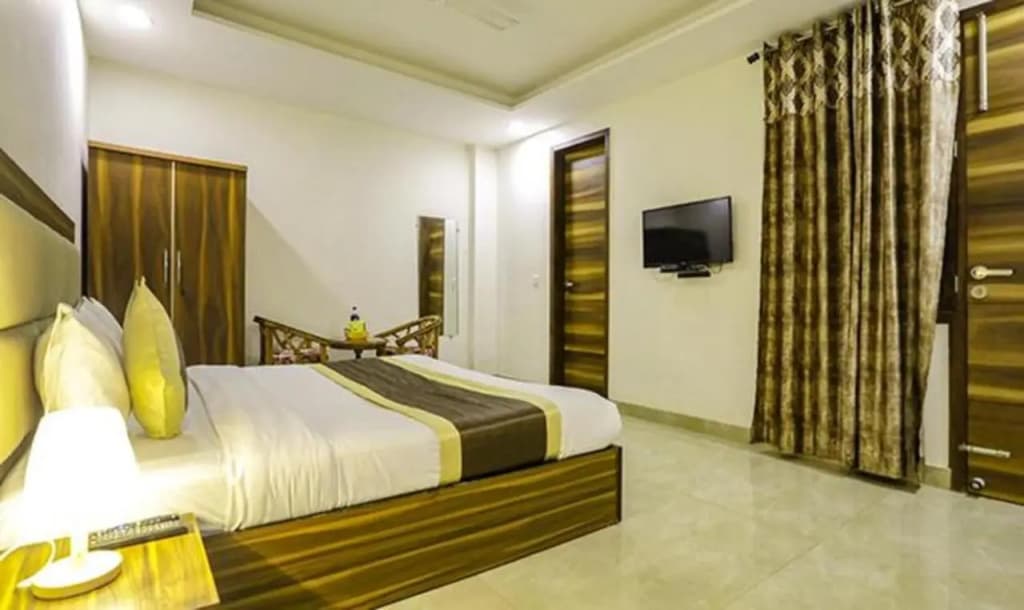 Fabhotel White House Bnb - photo 34