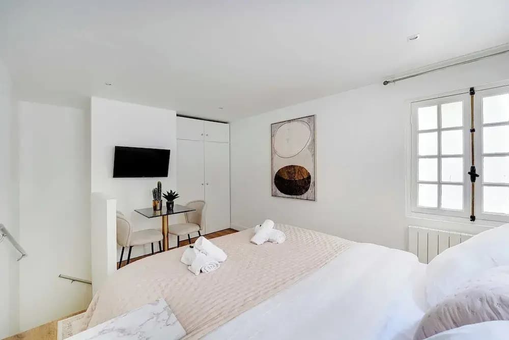 Modern Studio - 2P- Canal Saint Martin - photo 2