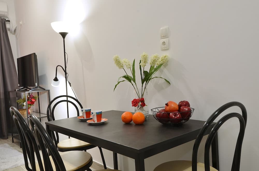 Metaxourgeio A, A Minimal Apartment - photo 2