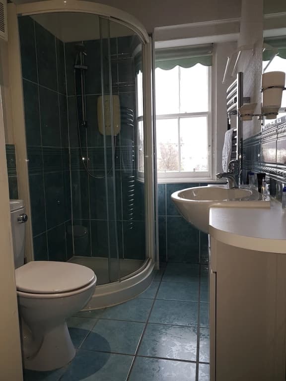 Claremont Guesthouse - photo 8