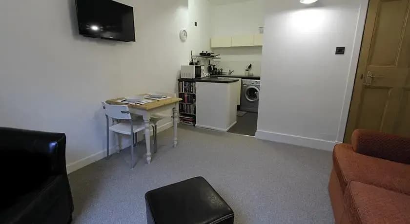 Library Apartment Edinburgh - photo 2