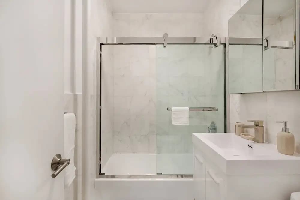 444-4e Contemporary 2BR in Hell s Kitchen - photo 7