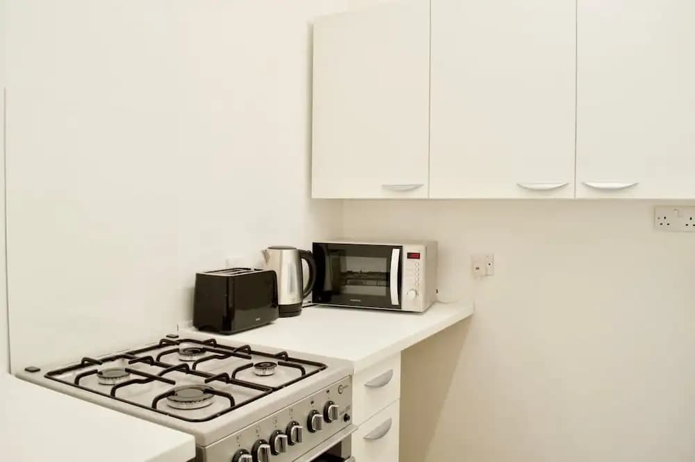 Bright And Modern 1 Bedroom Flat - photo 11