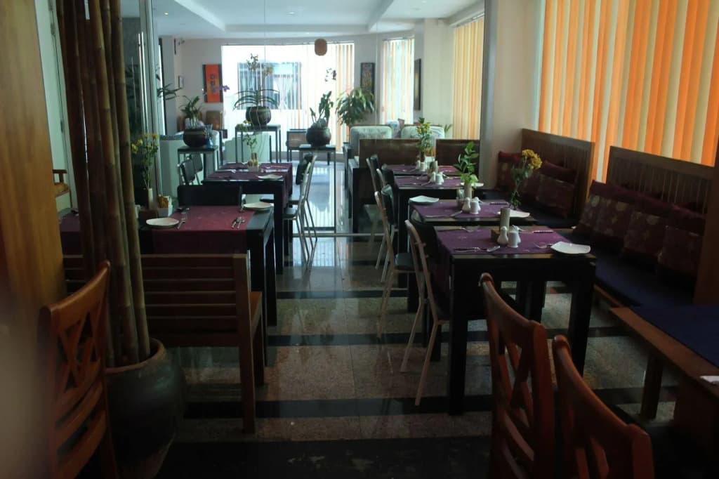 The Beehive Hotel - photo 19