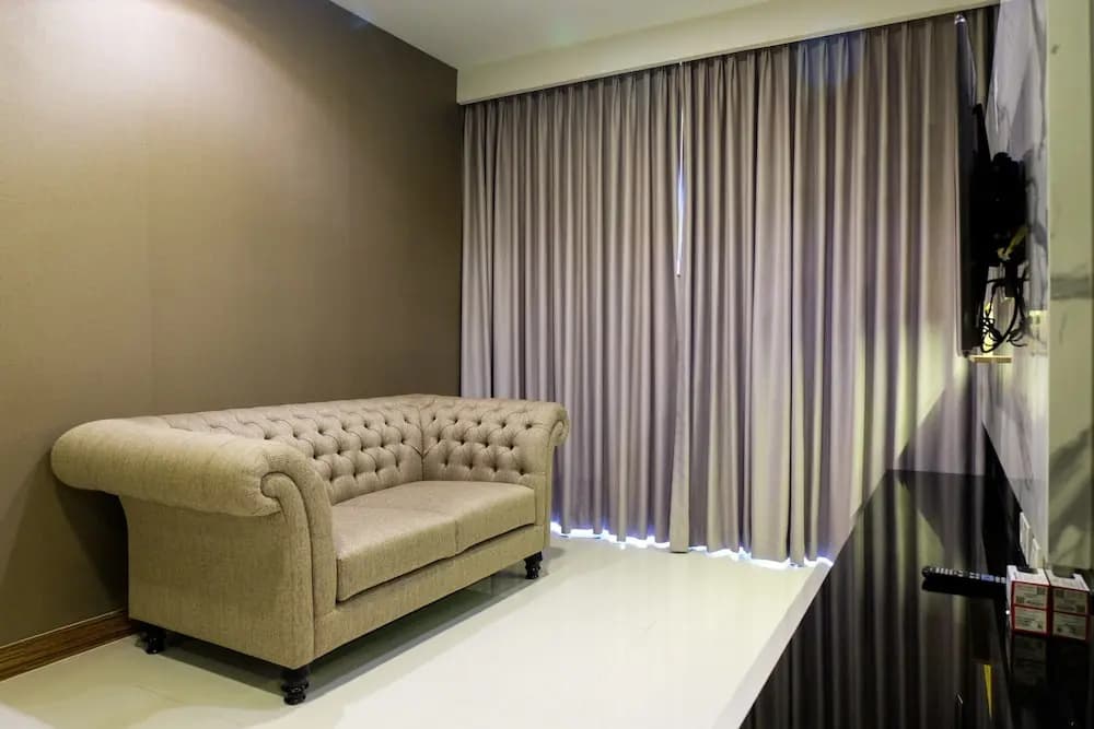 Best Price 1BR Lexington Residence - photo 10