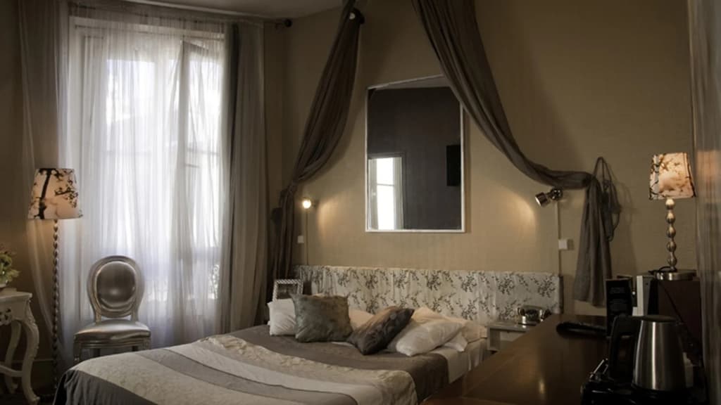 Hotel Petit Saint Honoré - photo 19